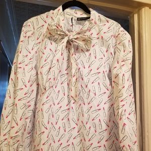 💄New York & Company Lipstick Print Blouse💄